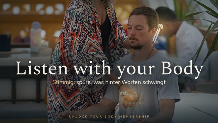 Tim Böttner hält zwei leuchtende Stimmgabeln, darüber der Titel Listen with your Body